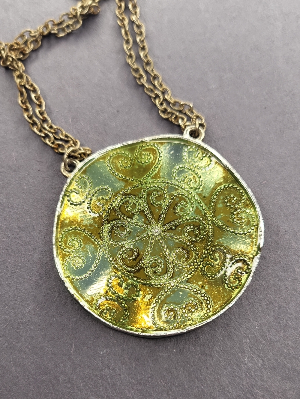 Gold-Tone Green Swirl Pendant Necklace - Unbranded